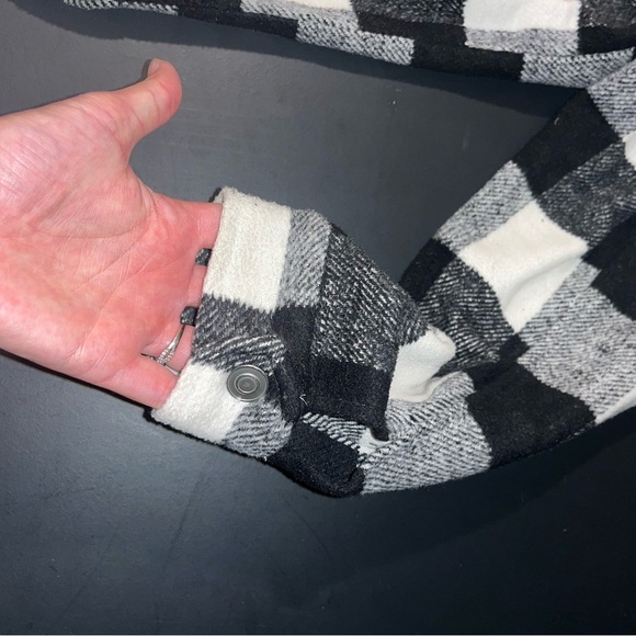 SHEIN Plaid Shacket – Size Medium - Picture 6 of 6